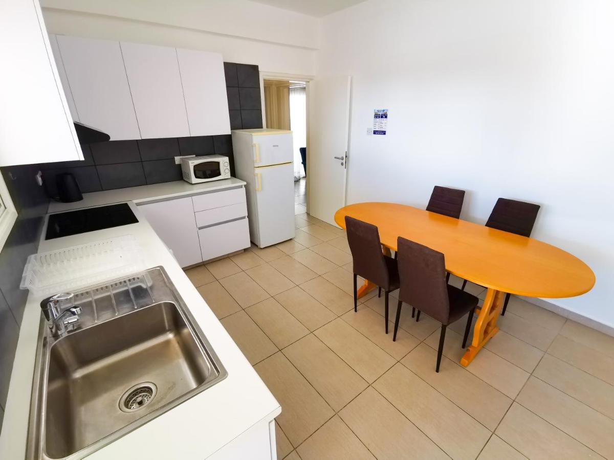 Off Course Seaview Apartment Larnaca Exterior foto