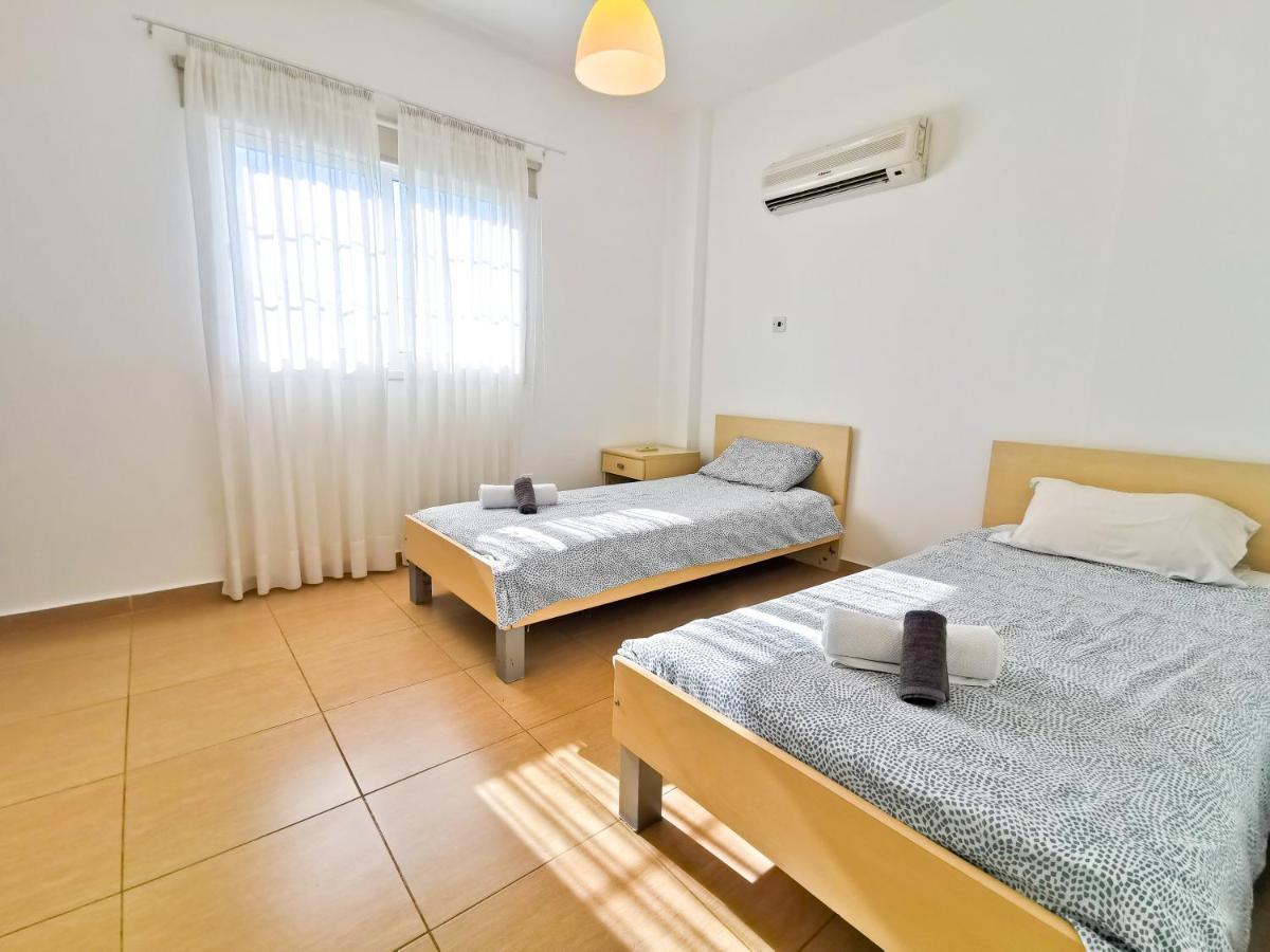 Off Course Seaview Apartment Larnaca Exterior foto